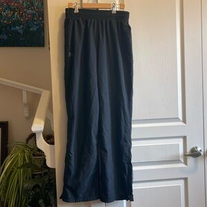 🌸Under Armour athletic track sports pants with an elastic waist and pockets